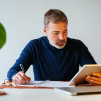 M Female client with laptop